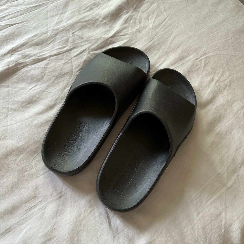 NWOT GymShark rest day slides, black! EU 40, US mens 7